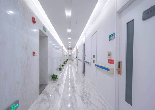 南京河西美容医院干净整洁的走廊